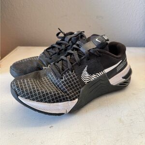 Nike Black and White Metcon 8